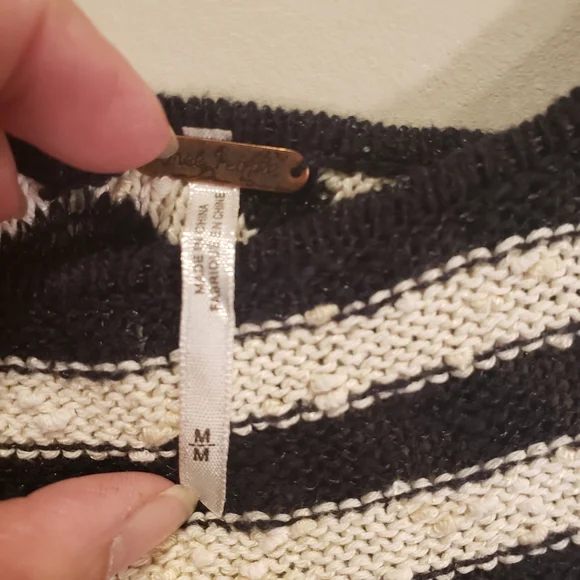 Free People black and cream striped long sweater swing tunic dress Size Medium - Picture 4 of 7